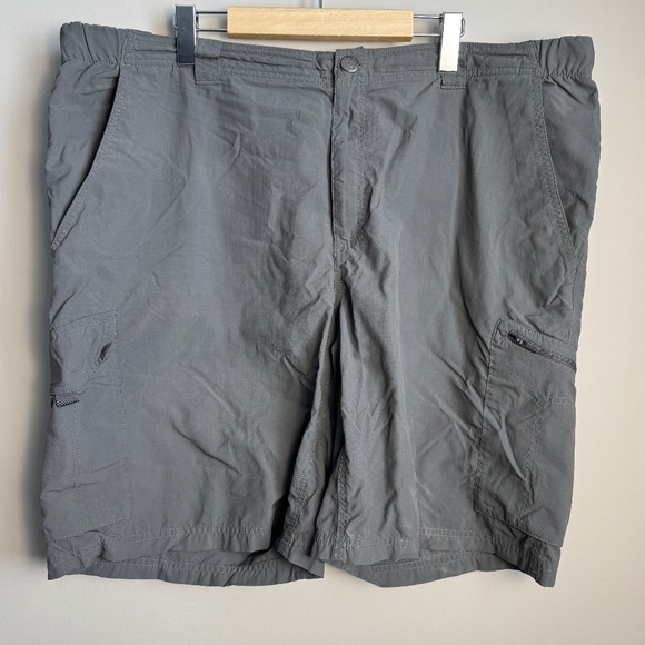 Columbia‎ Omni-Shade Men's 42 Nylon Cargo Shorts Gray Outdoor Performance Hiking - Picture 1 of 13